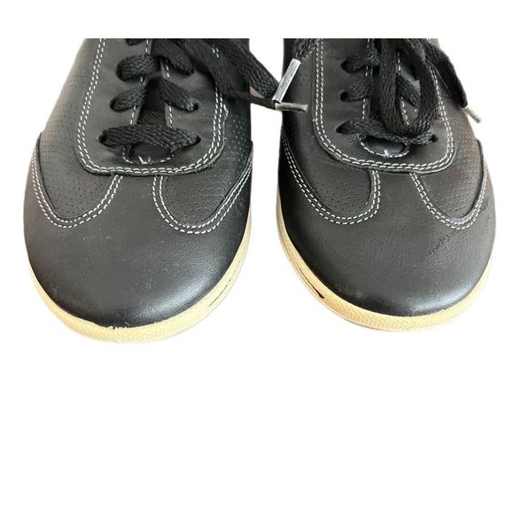 Ecco Black Low Profile Leather Sneakers. Size 38 (7-7.5) Great Condition!! - Picture 3 of 12